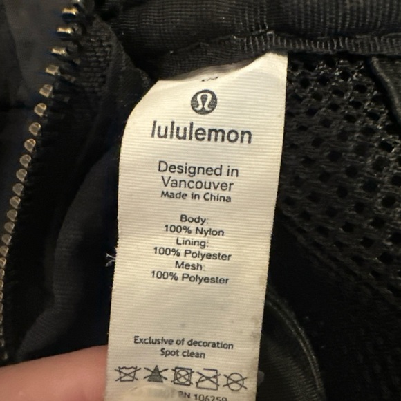 Lululemon Everywhere Belt Bag Black Crossbody Adjustable Strap - Picture 5 of 9